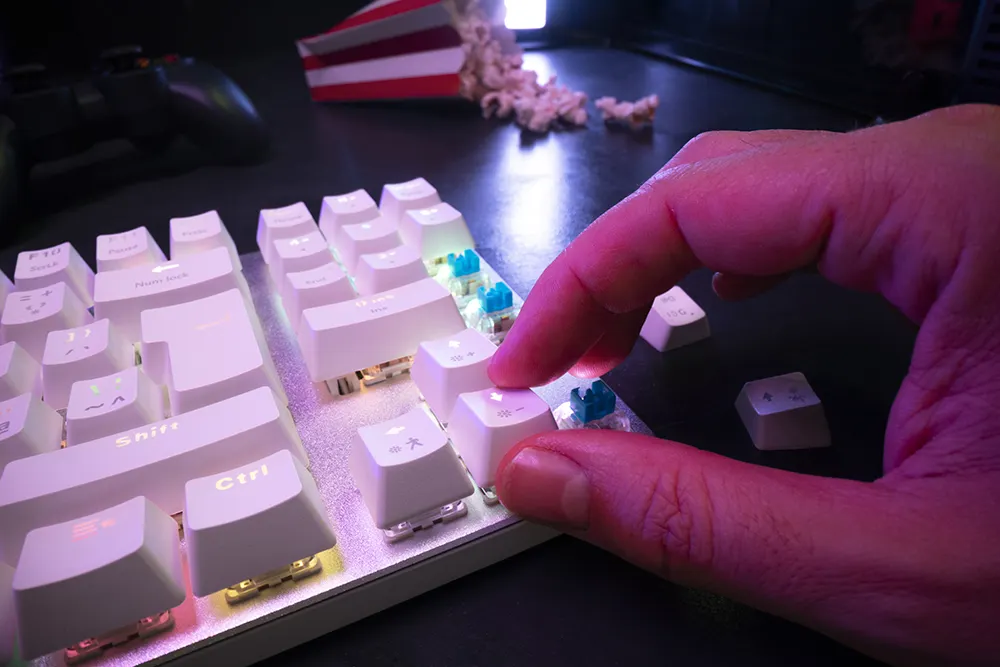 jak wymienić uszkodzony klawisz krok po kroku