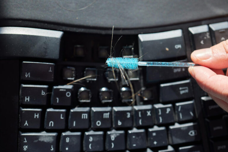 Jak naprawić przycisk na&nbsp;klawiaturze w&nbsp;laptopie – pełny poradnik dla użytkownika