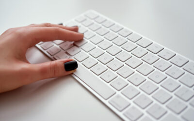 Klawiatura jak w laptopie – czy warto wybrać niskoprofilową klawiaturę?