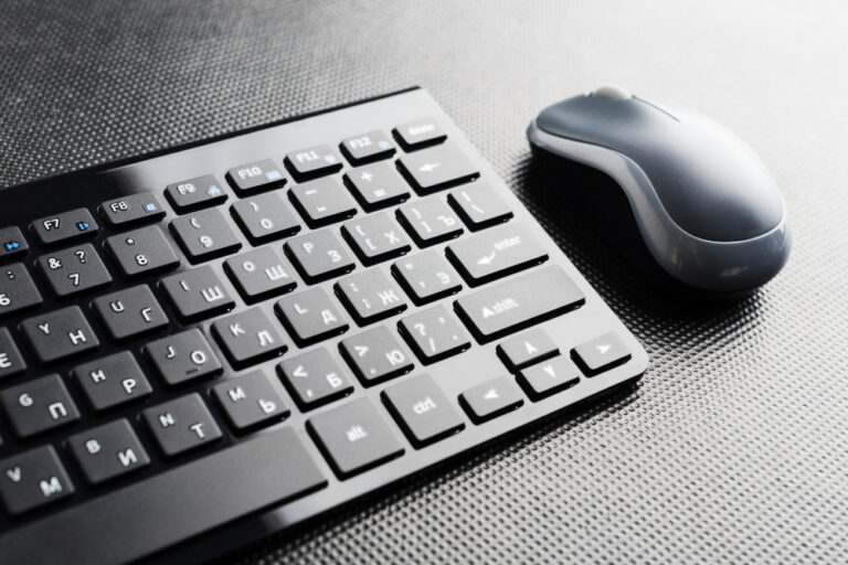 Klawiatury do laptopa – jak dobrać zamiennik i wymienić uszkodzoną klawiaturę?