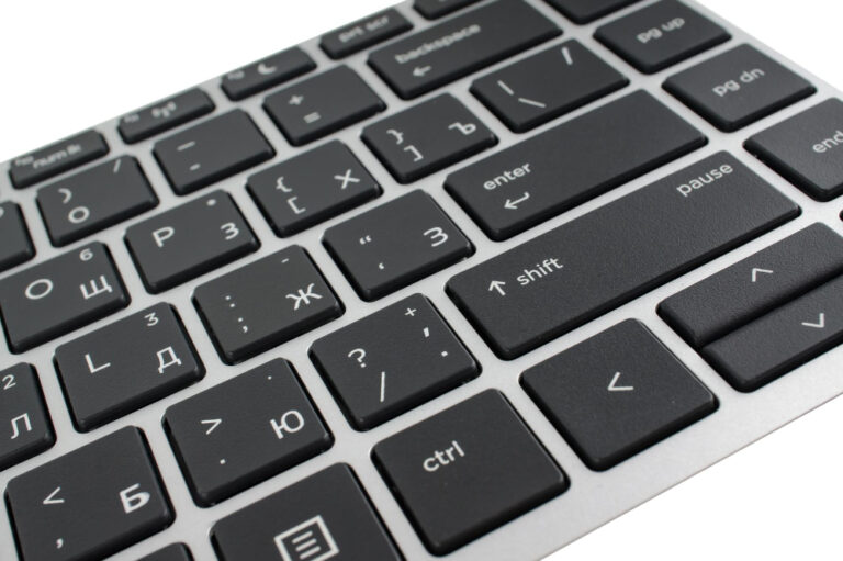 Przycisk do&nbsp;laptopa – jak dobrać i&nbsp;zamontować właściwy element?