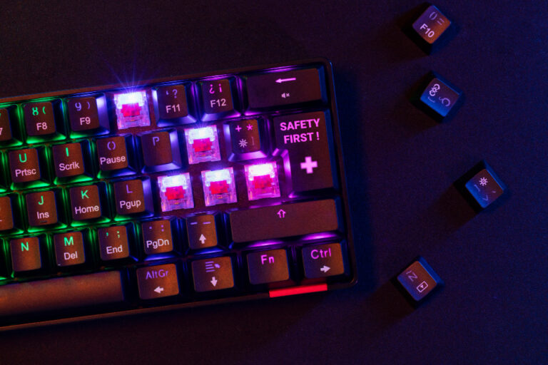 Pudding keycaps – ISO czy ANSI? Jak dobrać właściwy układ bez wpadek