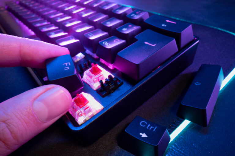 Pudding keycaps PBT vs ABS – trwałość, „shine”, brzmienie i RGB