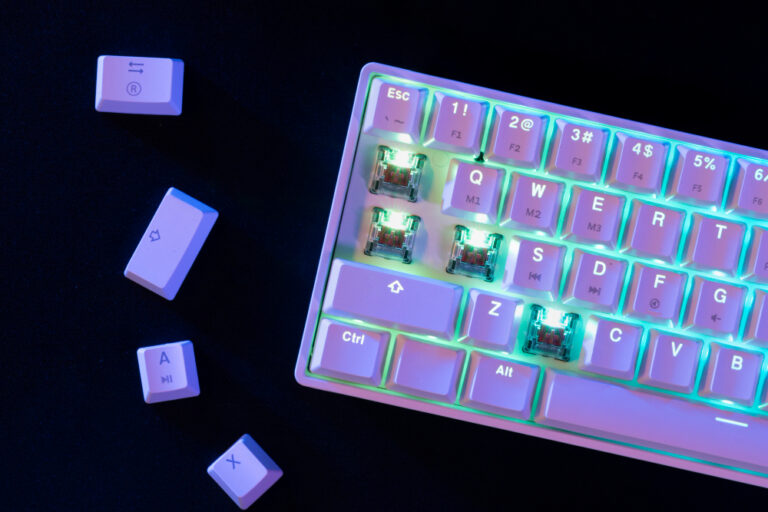 White pudding keycaps – jaśniejsze RGB i czystszy look