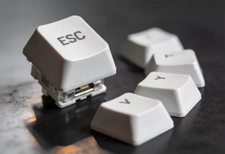 Customowe przyciski do&nbsp;klawiatury mechanicznej – jak zamówić i&nbsp;dobrać idealny keycap bez&nbsp;pomyłek