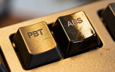 Keycaps PBT – czy&nbsp;warto? Trwałość, faktura, odporność na&nbsp;shine i&nbsp;realne różnice względem ABS