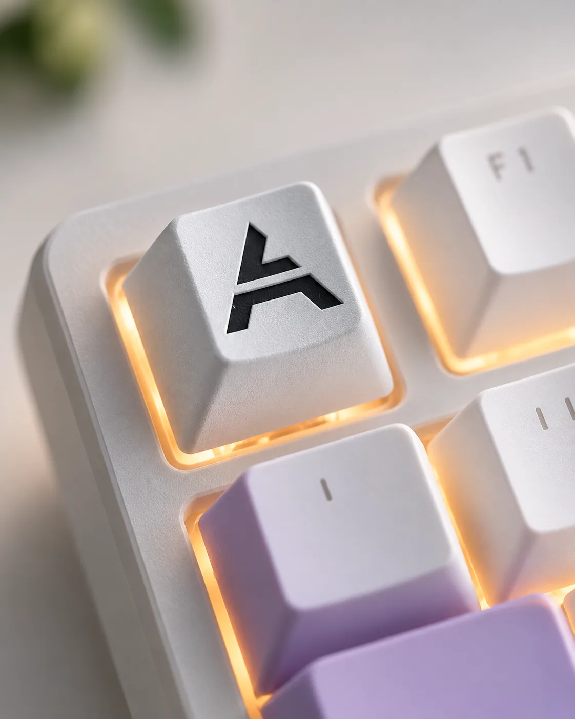 Makro custom keycapa Agent Conf zamontowanego na klawiaturze