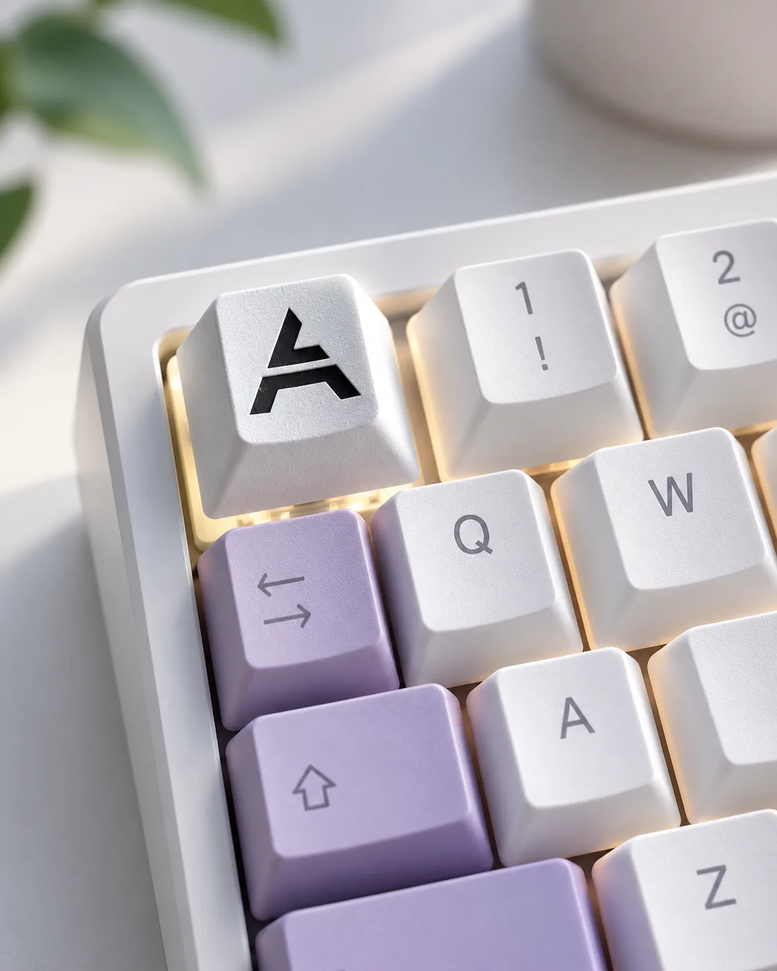 Custom keycap Agent Conf w jasnym setupie klawiatury mechanicznej