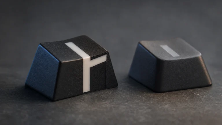 Double-shot keycaps – jak powstają legendy i&nbsp;czym różnią się od&nbsp;nadruku